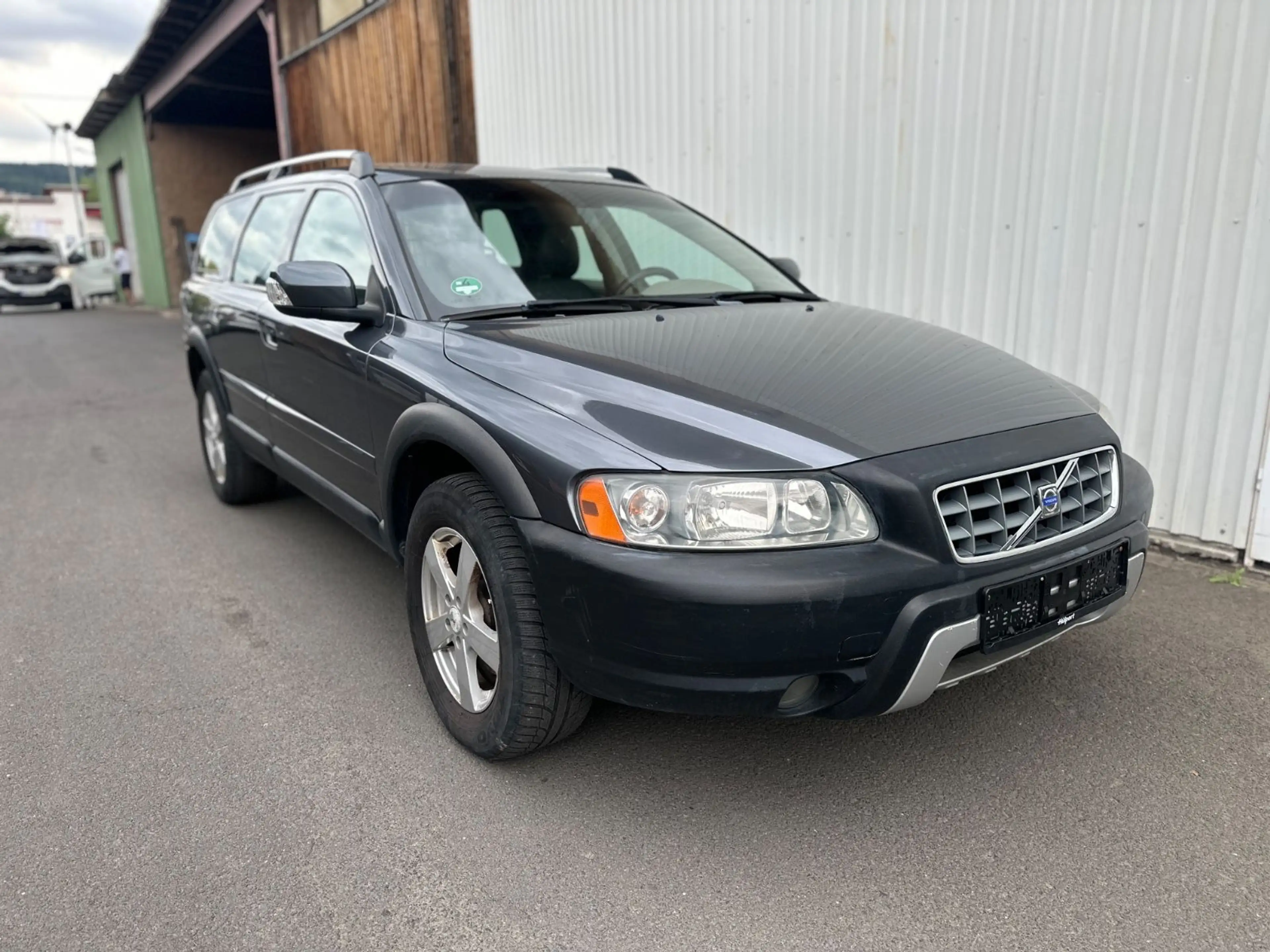 Volvo XC70 D5 AWD AHK,Leder — photo 8