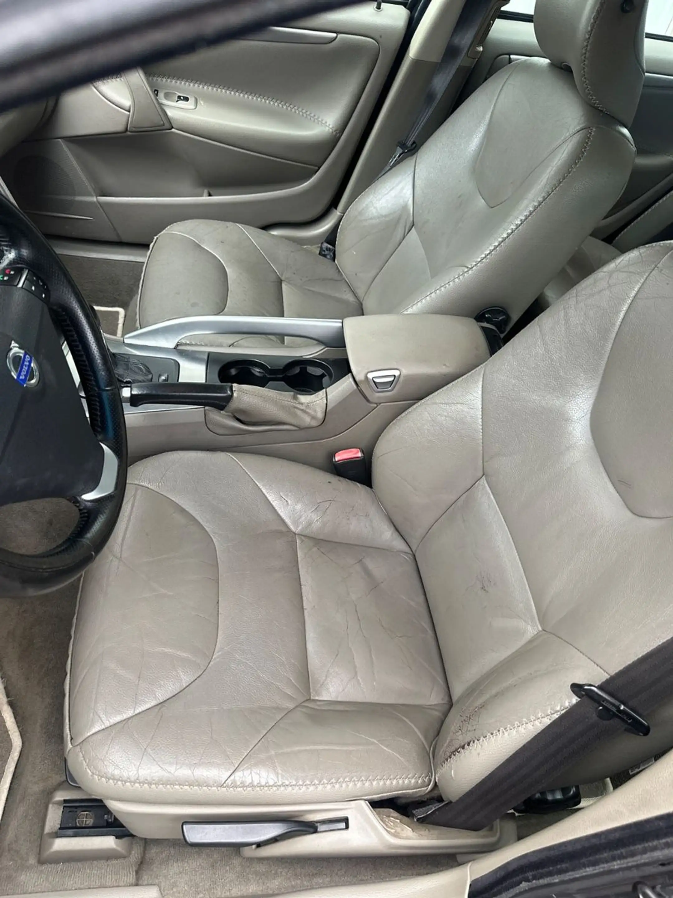 Volvo XC70 D5 AWD AHK,Leder — photo 14