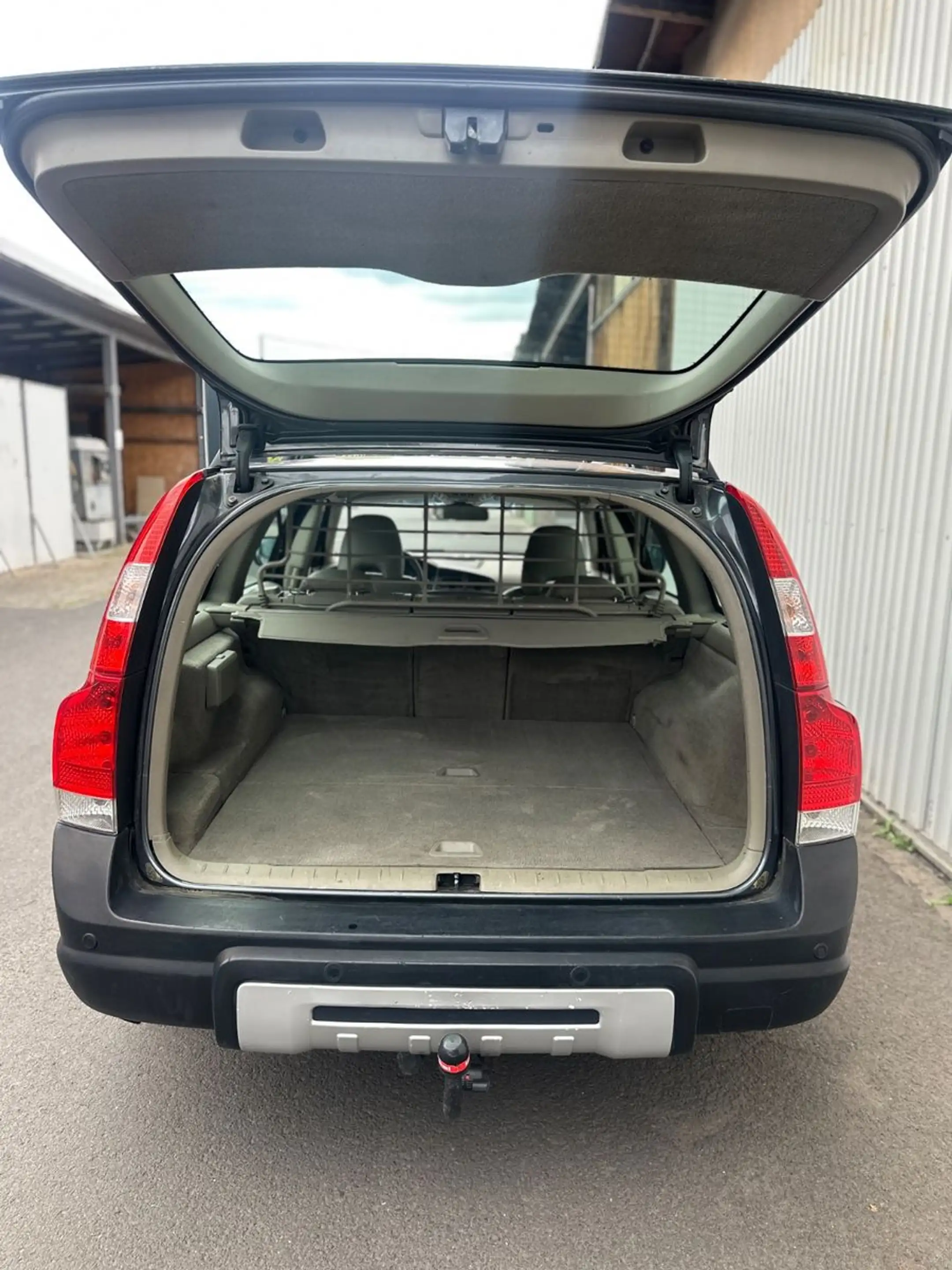 Volvo XC70 D5 AWD AHK,Leder — photo 6