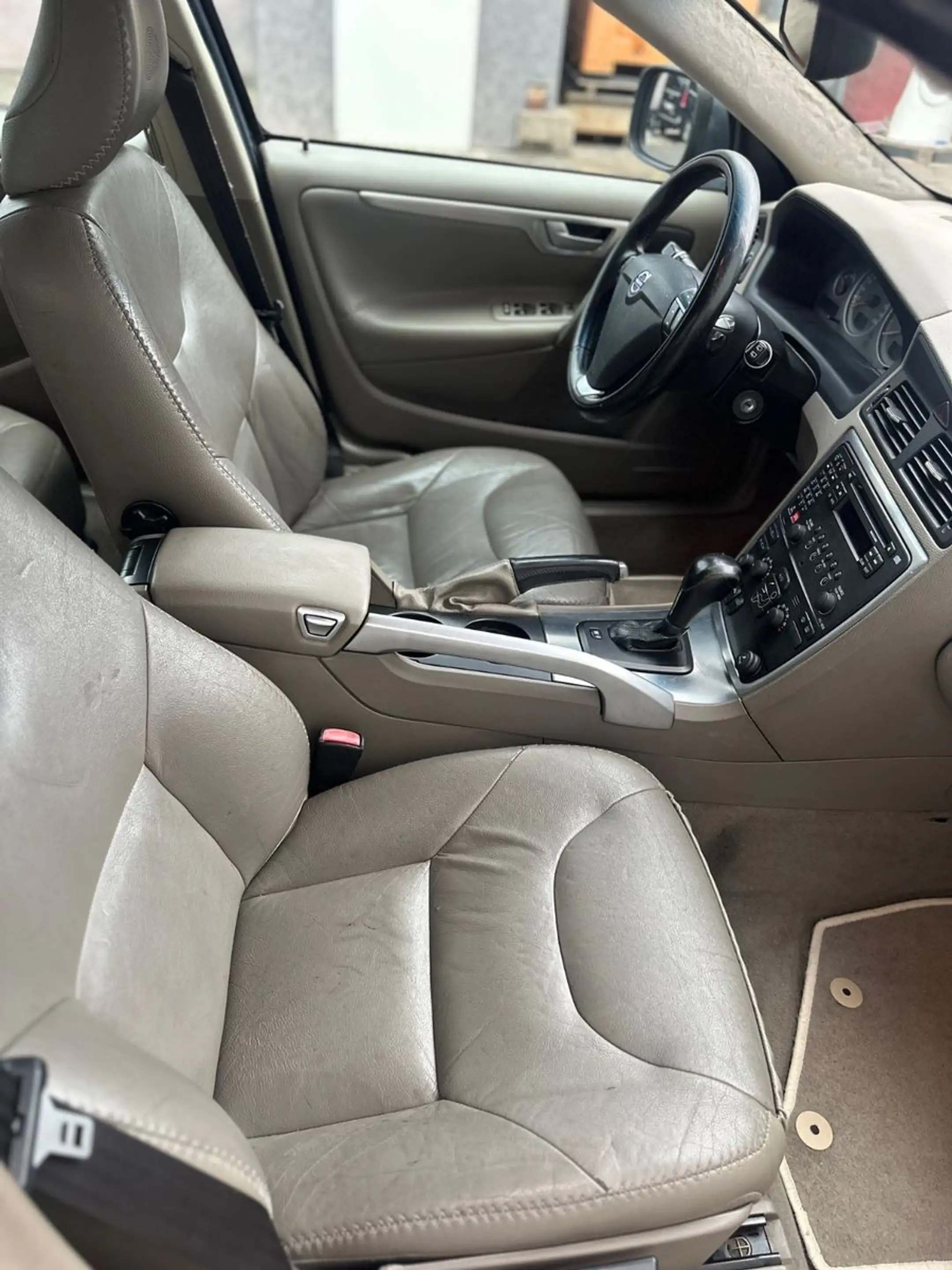 Volvo XC70 D5 AWD AHK,Leder — photo 12