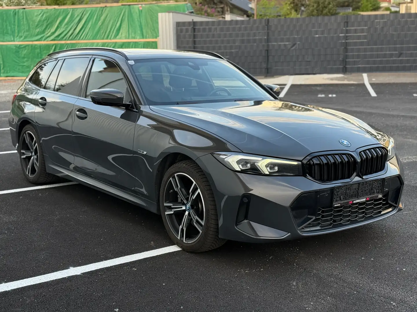 BMW 330 330 e xDrive M Sport*Pano*RFK* Grau - 2