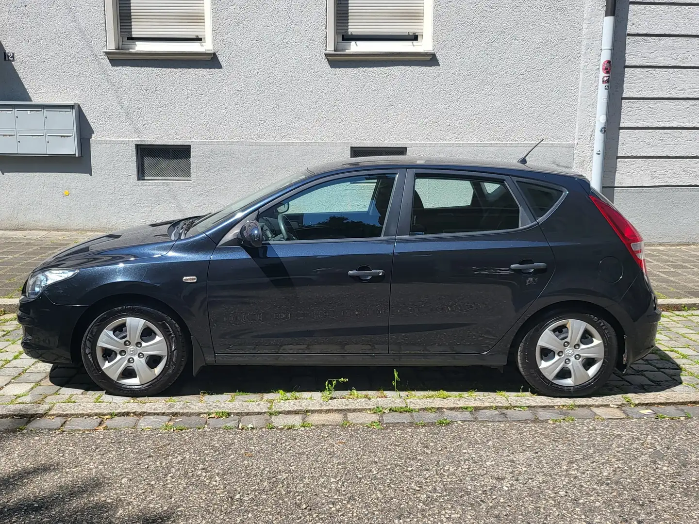 Hyundai i30 1.4 Komfort  Klima, TÜV, Frischer Service - 2