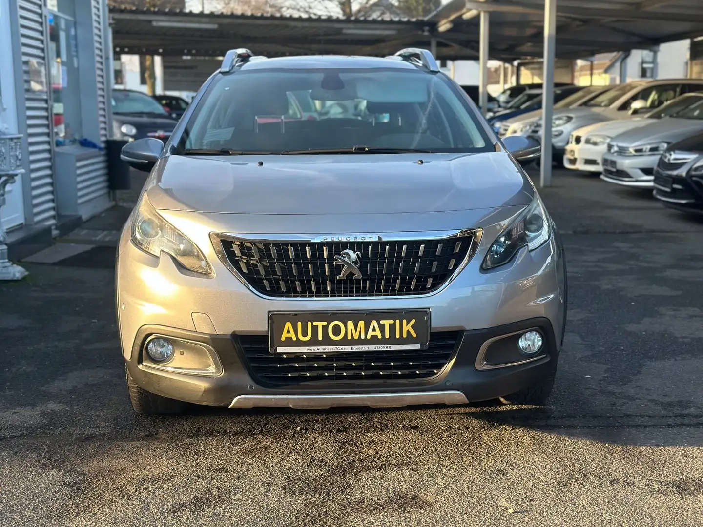Peugeot 2008 Allure AUTOMATIK+KAMERA+AHK+NAVI Grau - 2