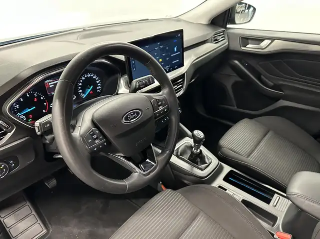 Ford Focus view 14