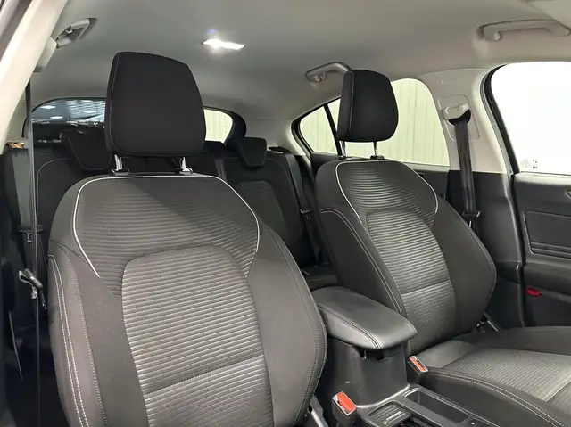 Ford Focus view 12