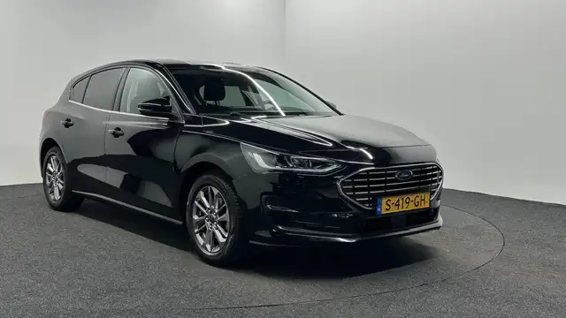 Ford Focus view 3