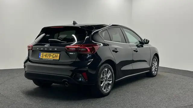 Ford Focus view 5
