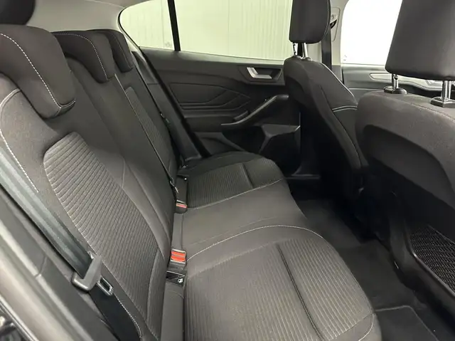 Ford Focus view 13