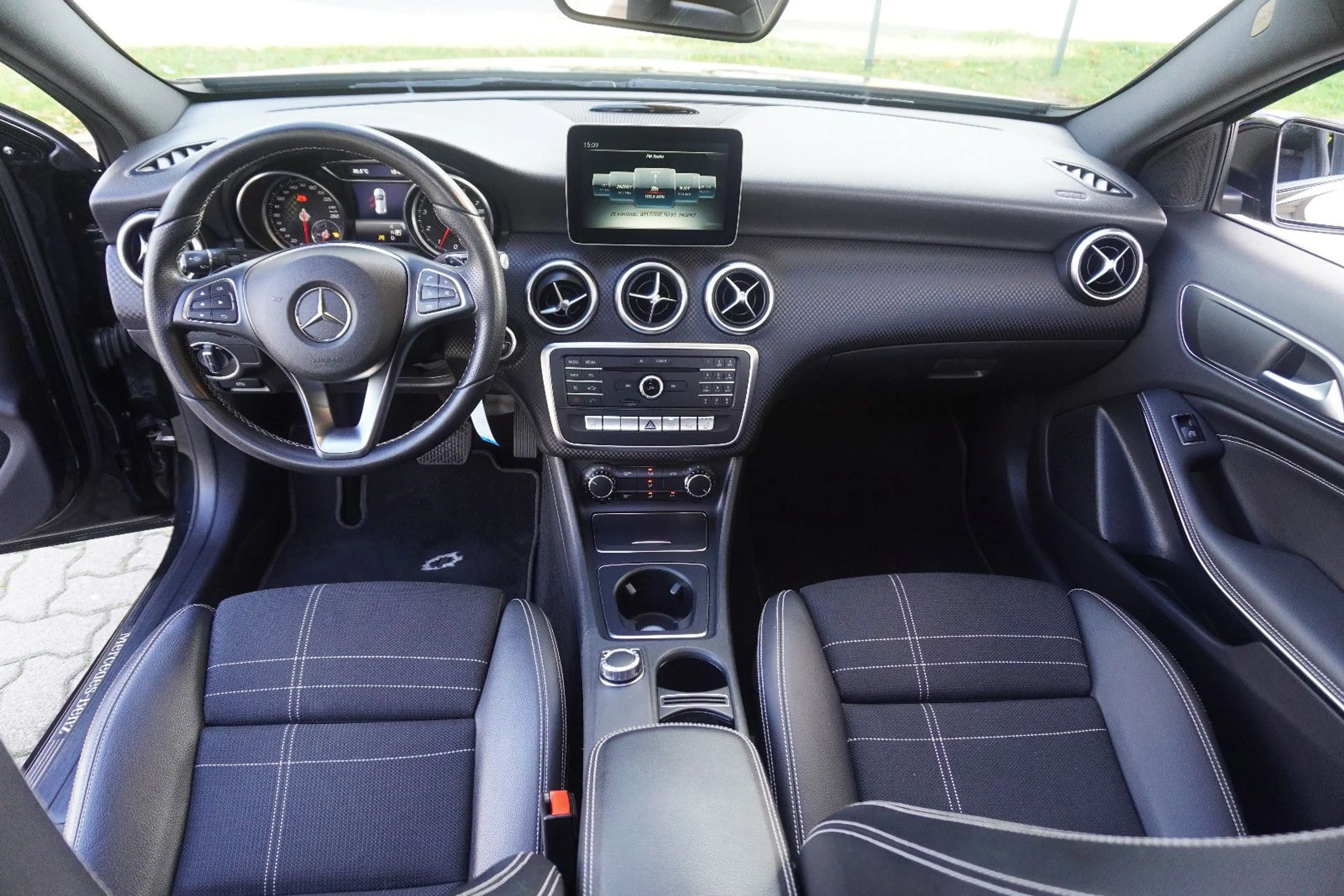 Mercedes-Benz A 180 5-Türer. |Pano|LED|T-Leder|R-Kamera| — photo 12
