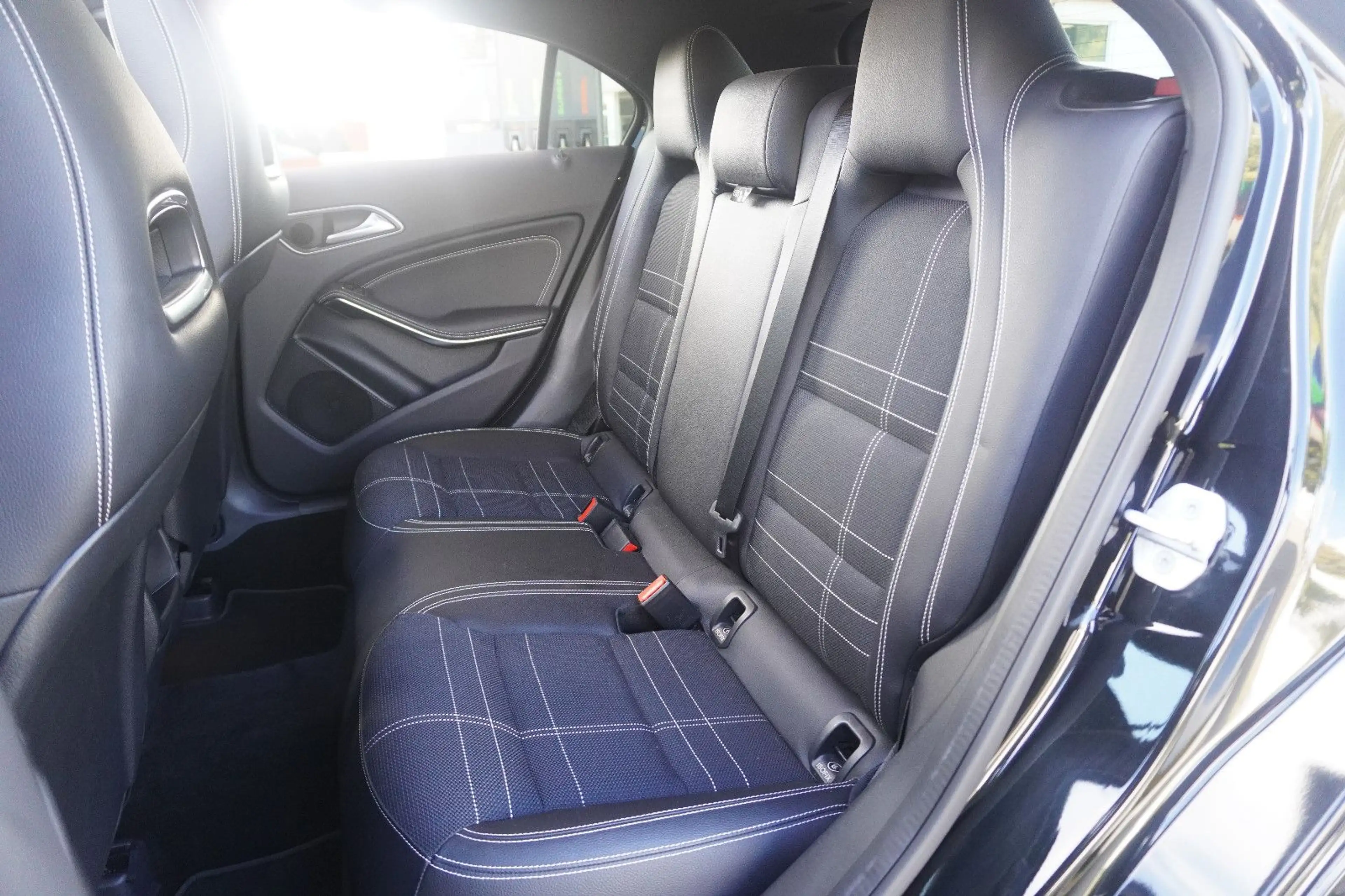 Mercedes-Benz A 180 5-Türer. |Pano|LED|T-Leder|R-Kamera| — photo 11