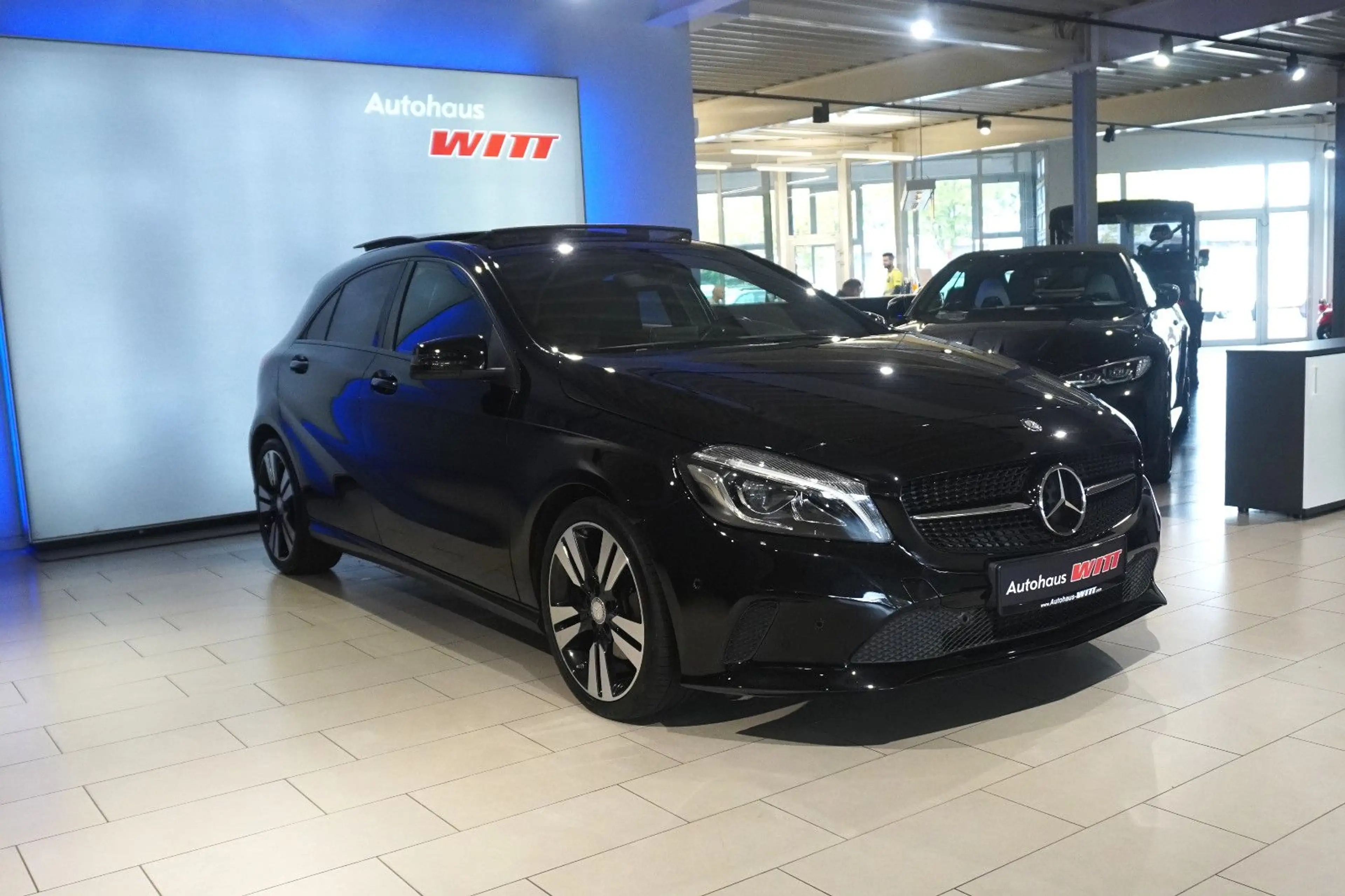 Mercedes-Benz A 180 5-Türer. |Pano|LED|T-Leder|R-Kamera|