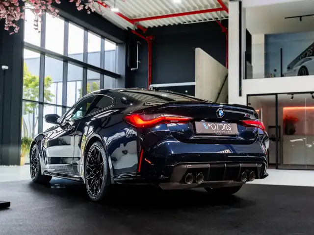 BMW M4 view 5