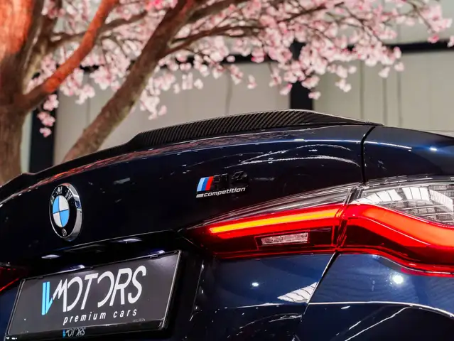 BMW M4 view 7