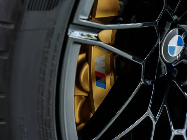 BMW M4 view 3