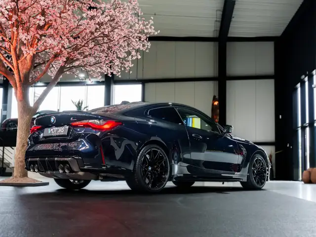 BMW M4 view 6