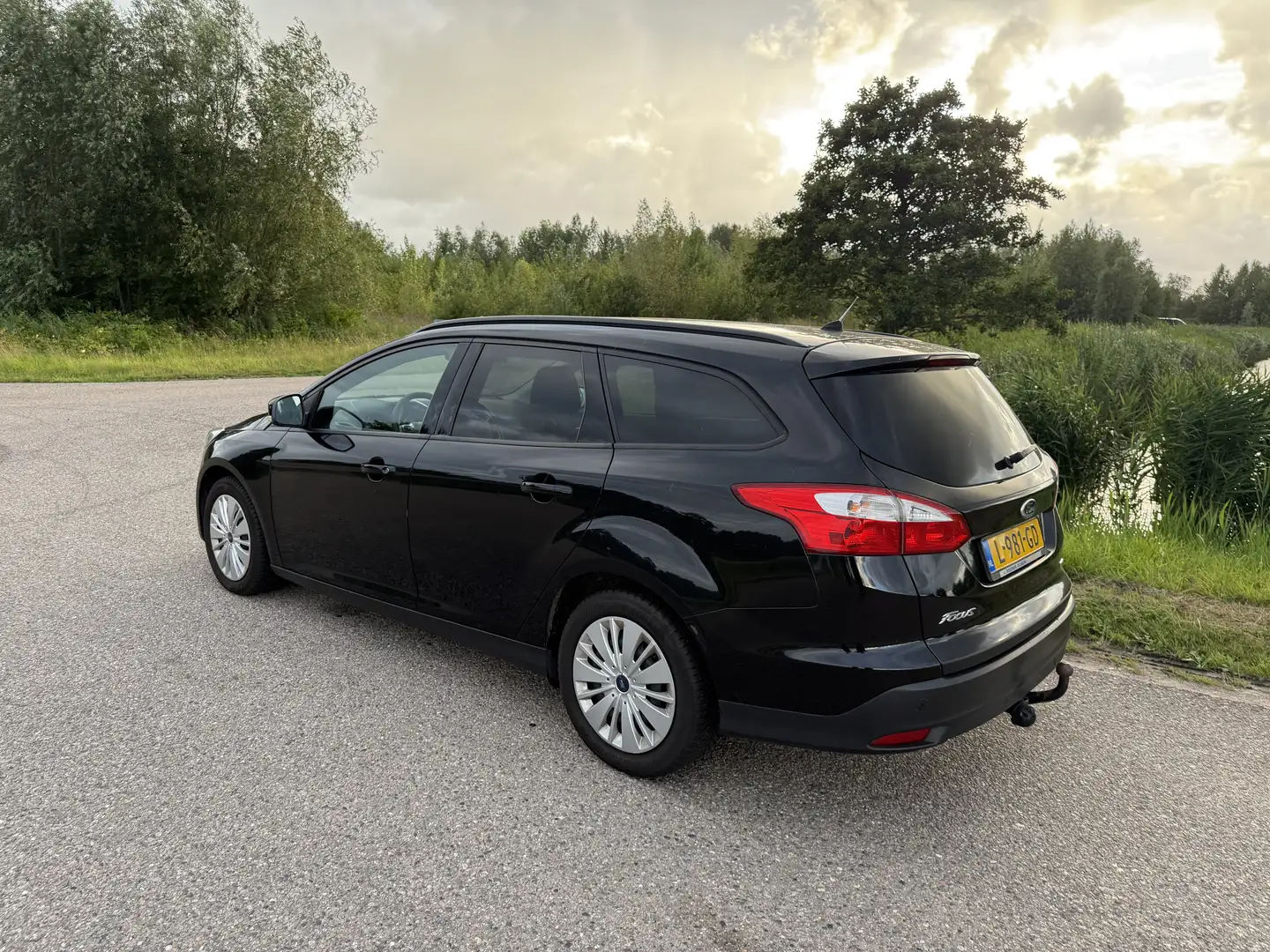 Ford Focus 1.0 EcoBoost Nieuwe APK en Distributieriem Zwart - 2