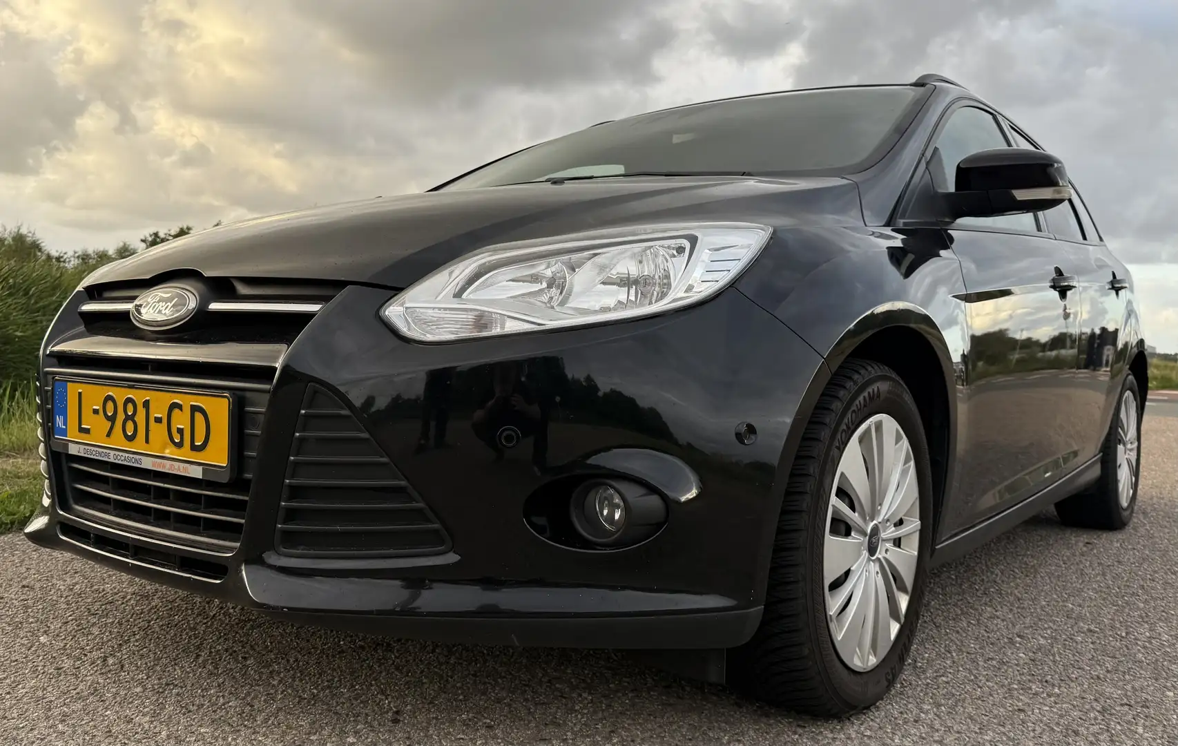 Ford Focus 1.0 EcoBoost Nieuwe APK en Distributieriem Zwart - 1