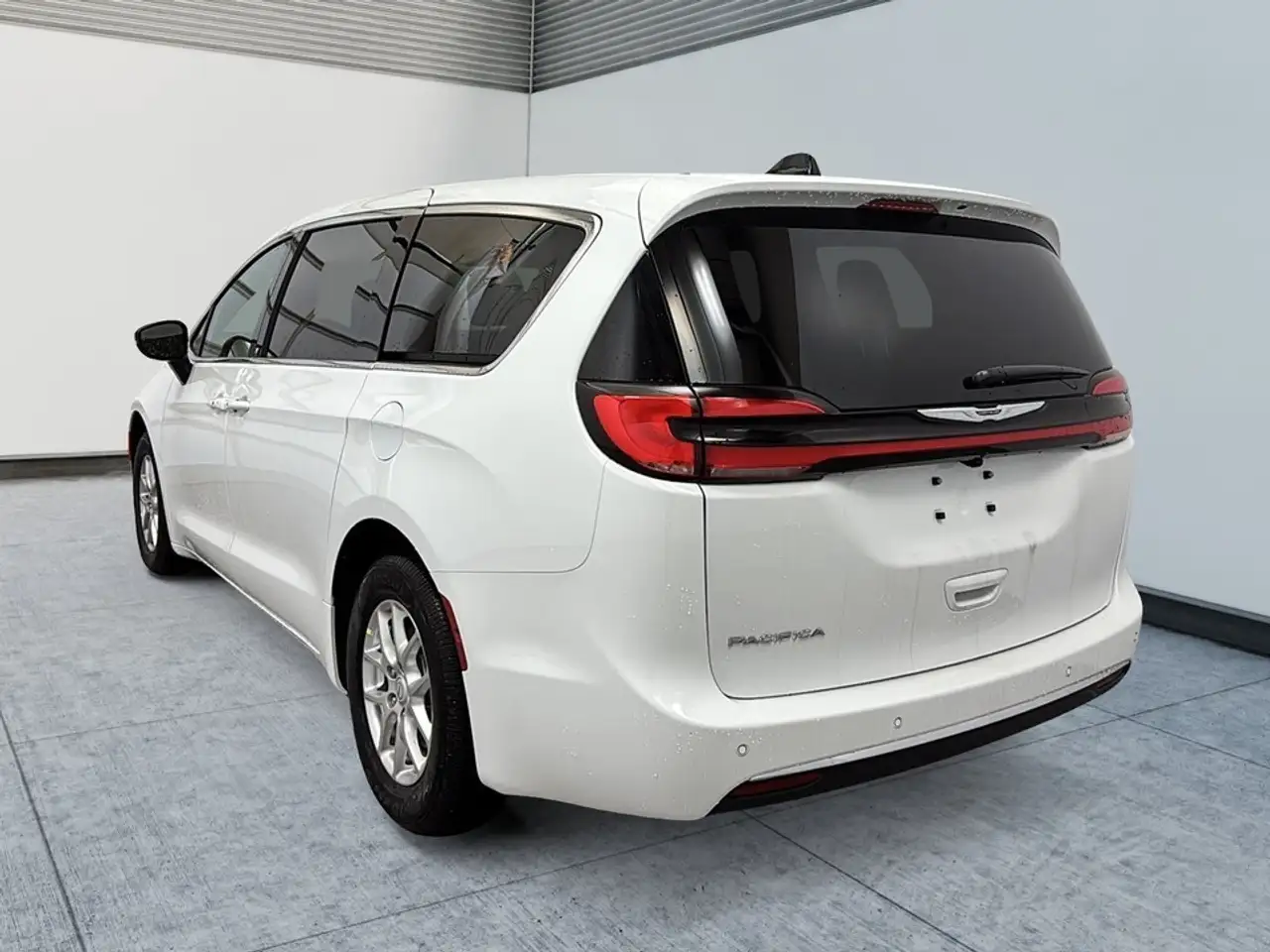 Chrysler Pacifica photo Chrysler Pacifica