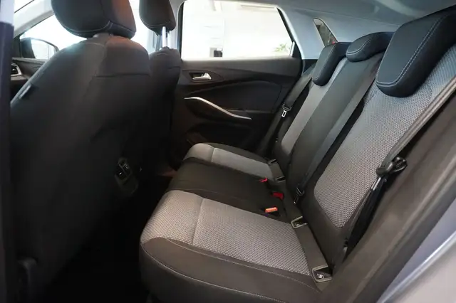 Opel Grandland X view 9