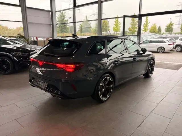 Cupra Leon view 4