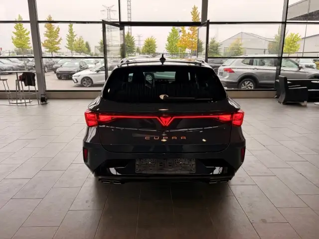 Cupra Leon view 5