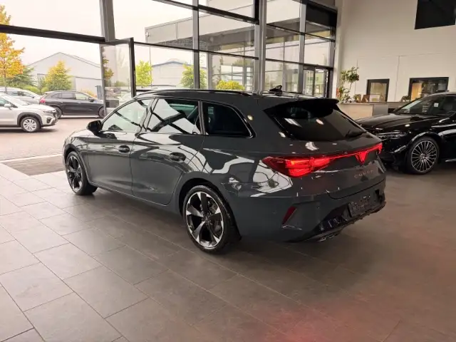 Cupra Leon view 6