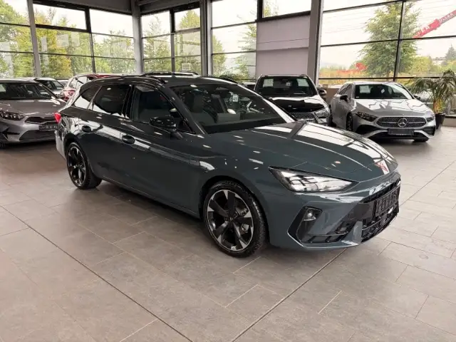 Cupra Leon view 3