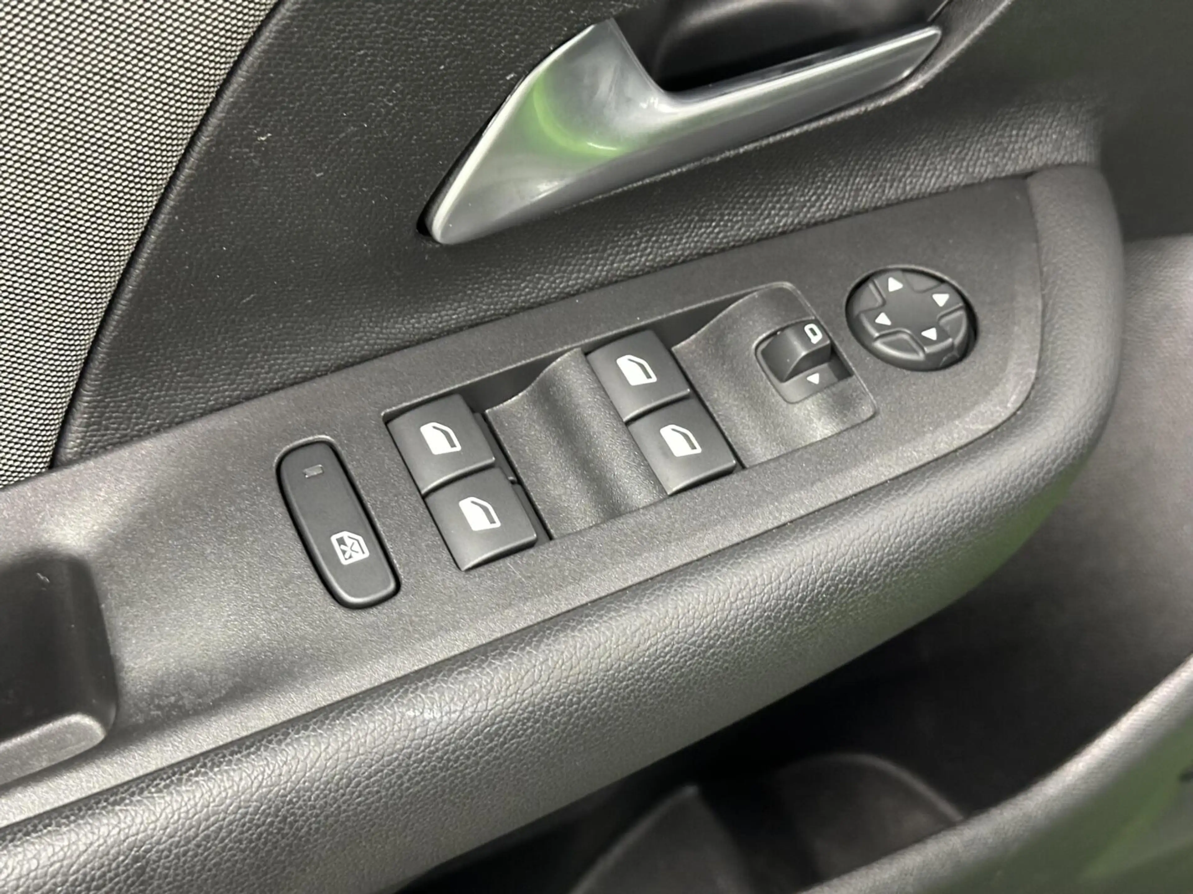 Opel Mokka-E 50-kWh 11kW bl. Level 2 3 FASE — photo 15