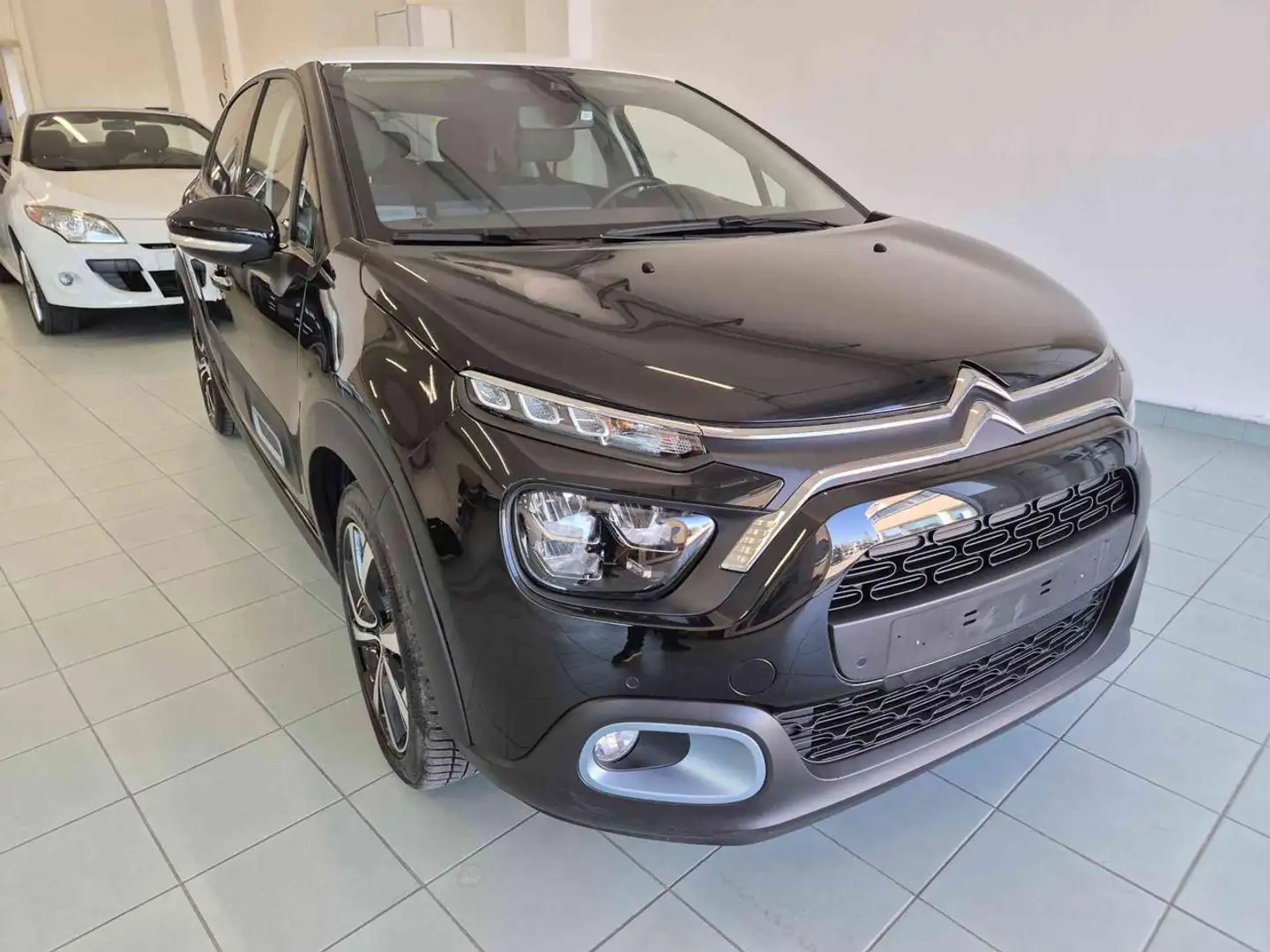 Citroen C3 PureTech 110 S&S Elle Schwarz - 2