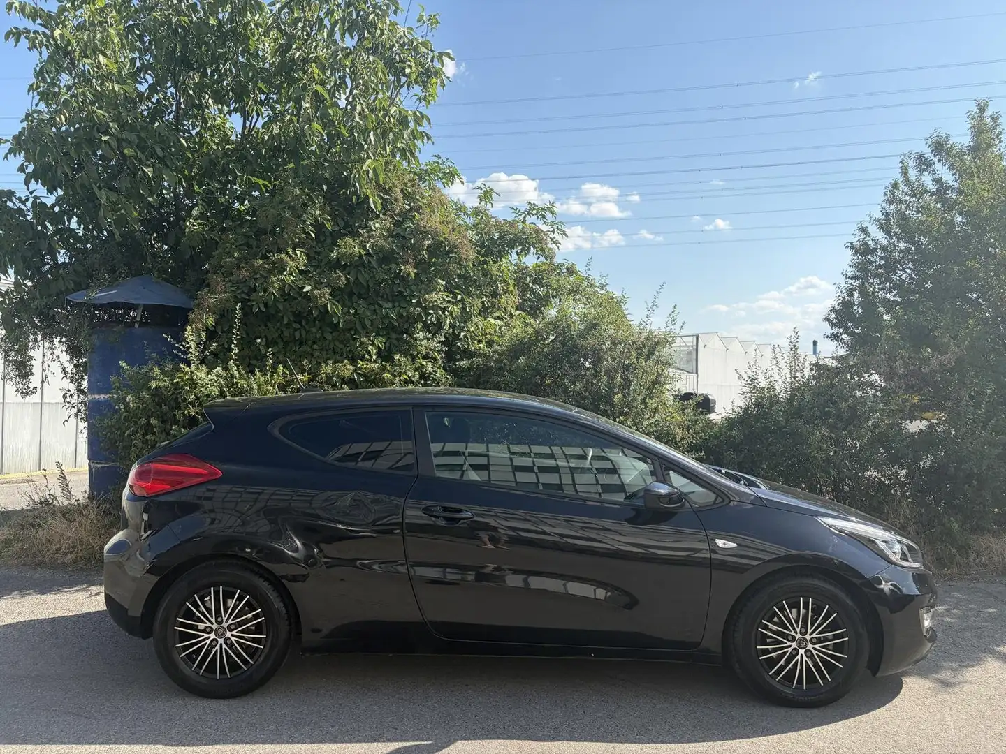Kia Ceed / cee'd 1,4 ProCeed Österreich Paket PDC Navi Kamera Schwarz - 2