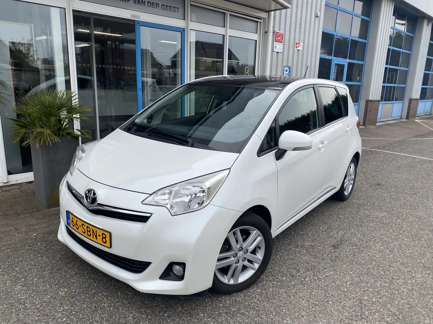 Toyota Verso-S 1.3 VVT-i Dynamic Leer Automaat Trekhaak Blanco - 2