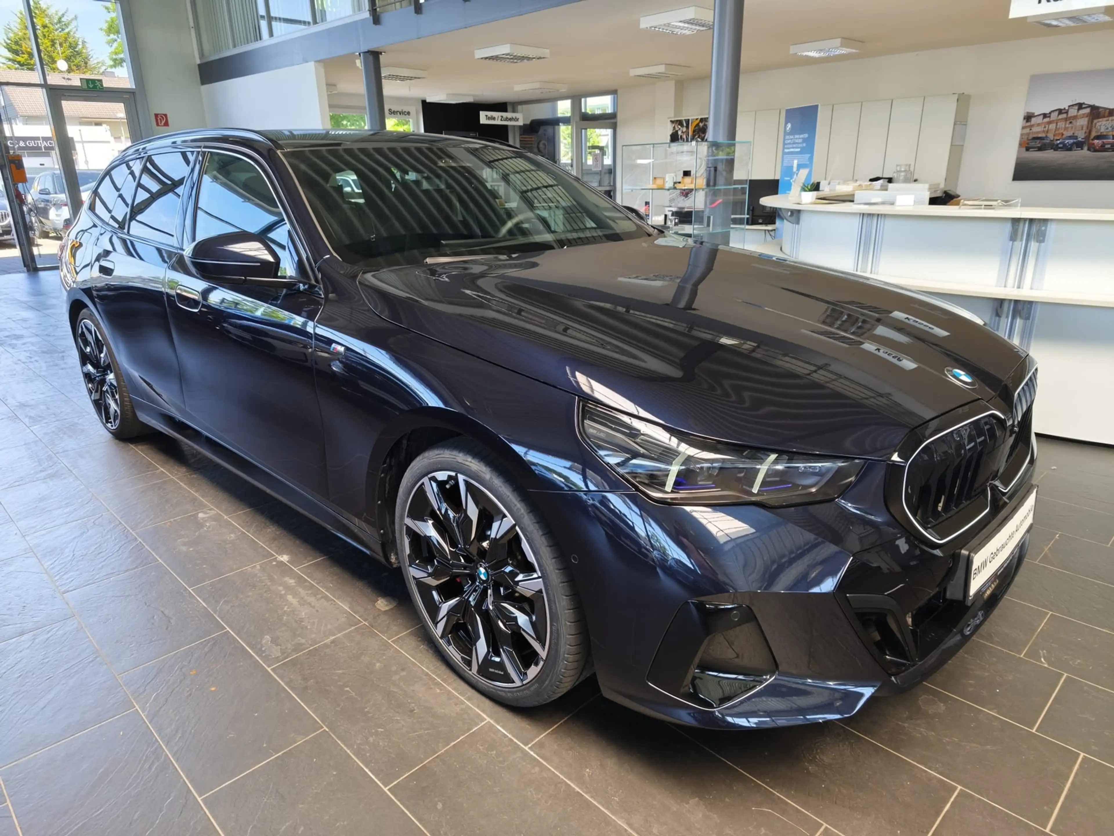 BMW 520 i M Sport Pro Tour. AHK/LHZ/Pano/360°/B&W/21" — photo 3