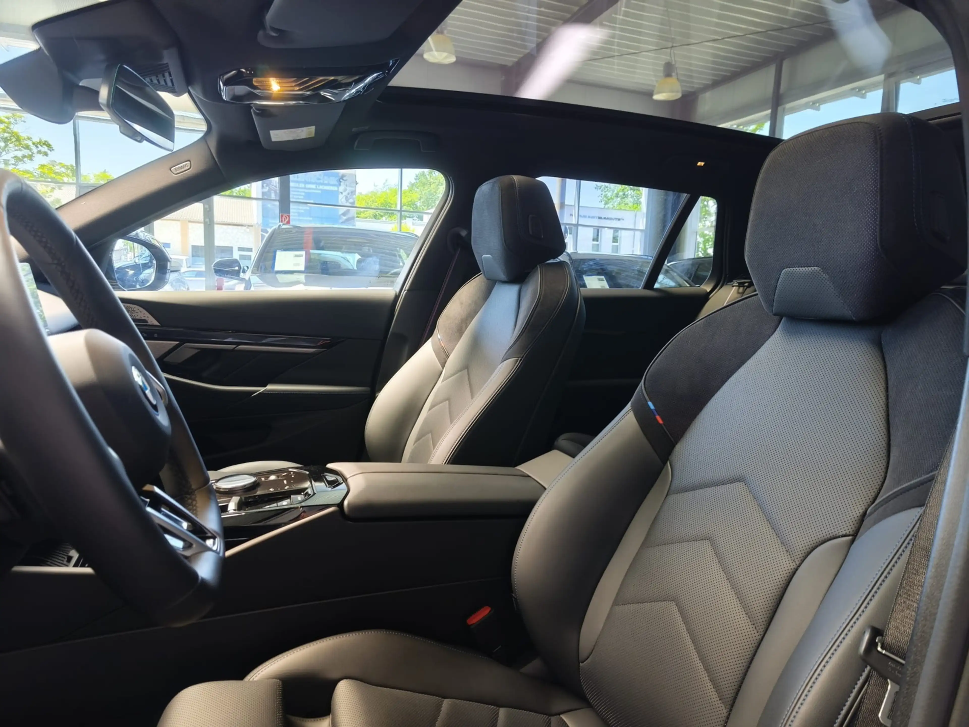 BMW 520 i M Sport Pro Tour. AHK/LHZ/Pano/360°/B&W/21" — photo 15