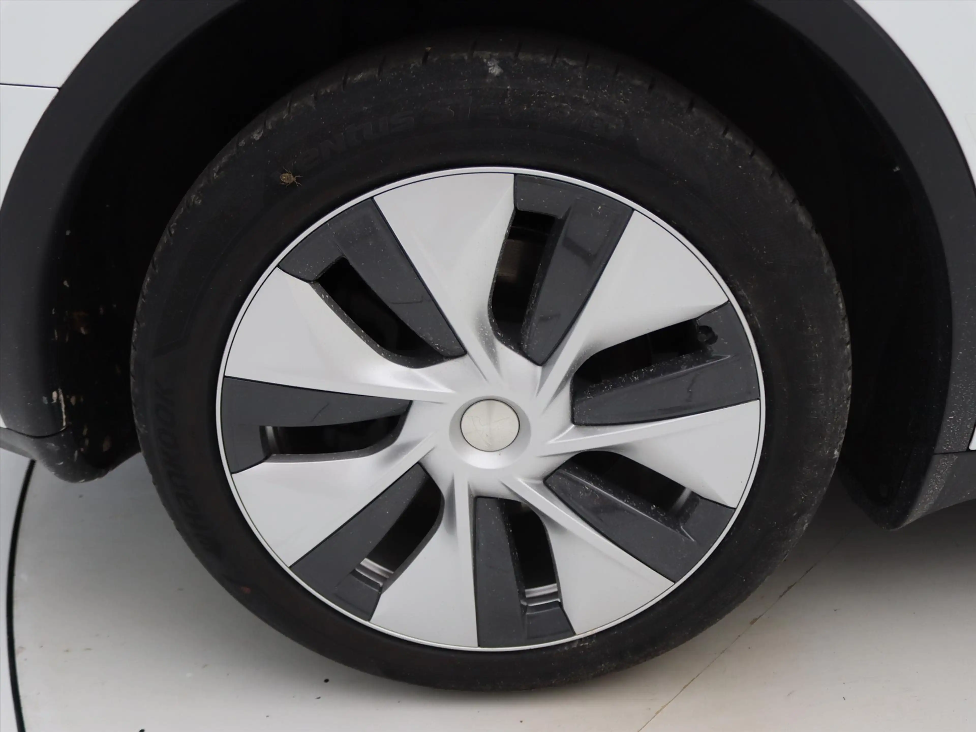 Tesla Model Y Standard RWD Plus 94.1% SoH [ AMD RYZEN+AUTOPILOT+ — photo 10