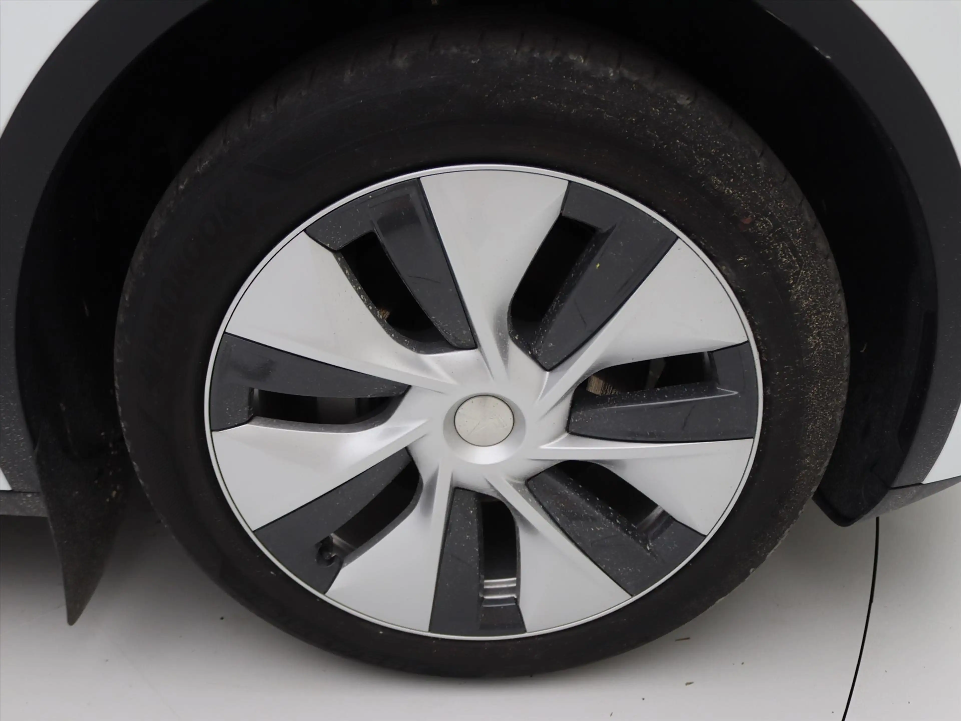 Tesla Model Y Standard RWD Plus 94.1% SoH [ AMD RYZEN+AUTOPILOT+ — photo 9