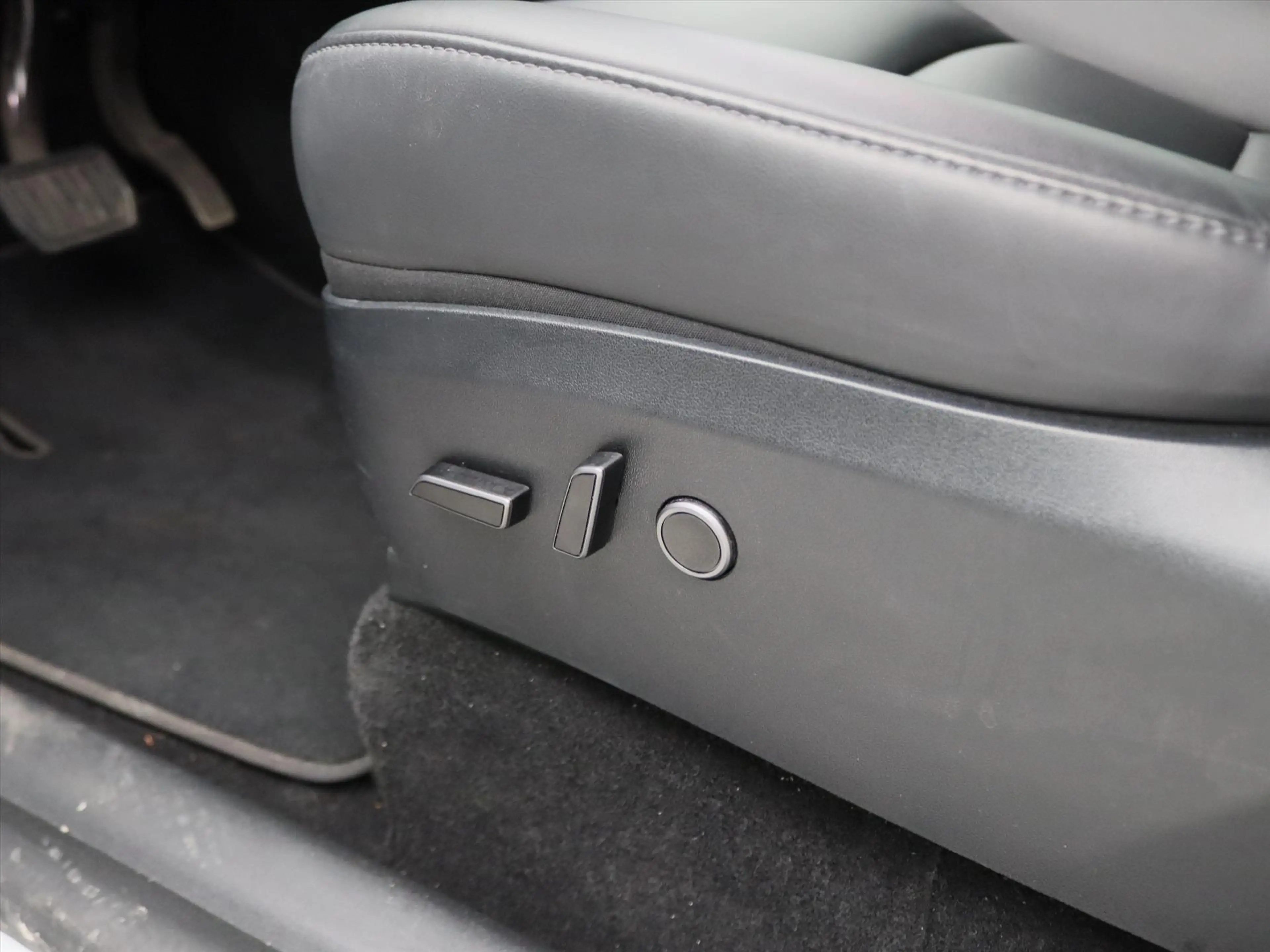 Tesla Model Y Standard RWD Plus 94.1% SoH [ AMD RYZEN+AUTOPILOT+ — photo 20