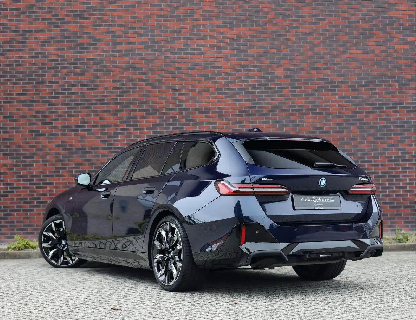 BMW 550 5-serie Touring 550e xDrive | Pano - Trekhaak - B& Bleu - 2