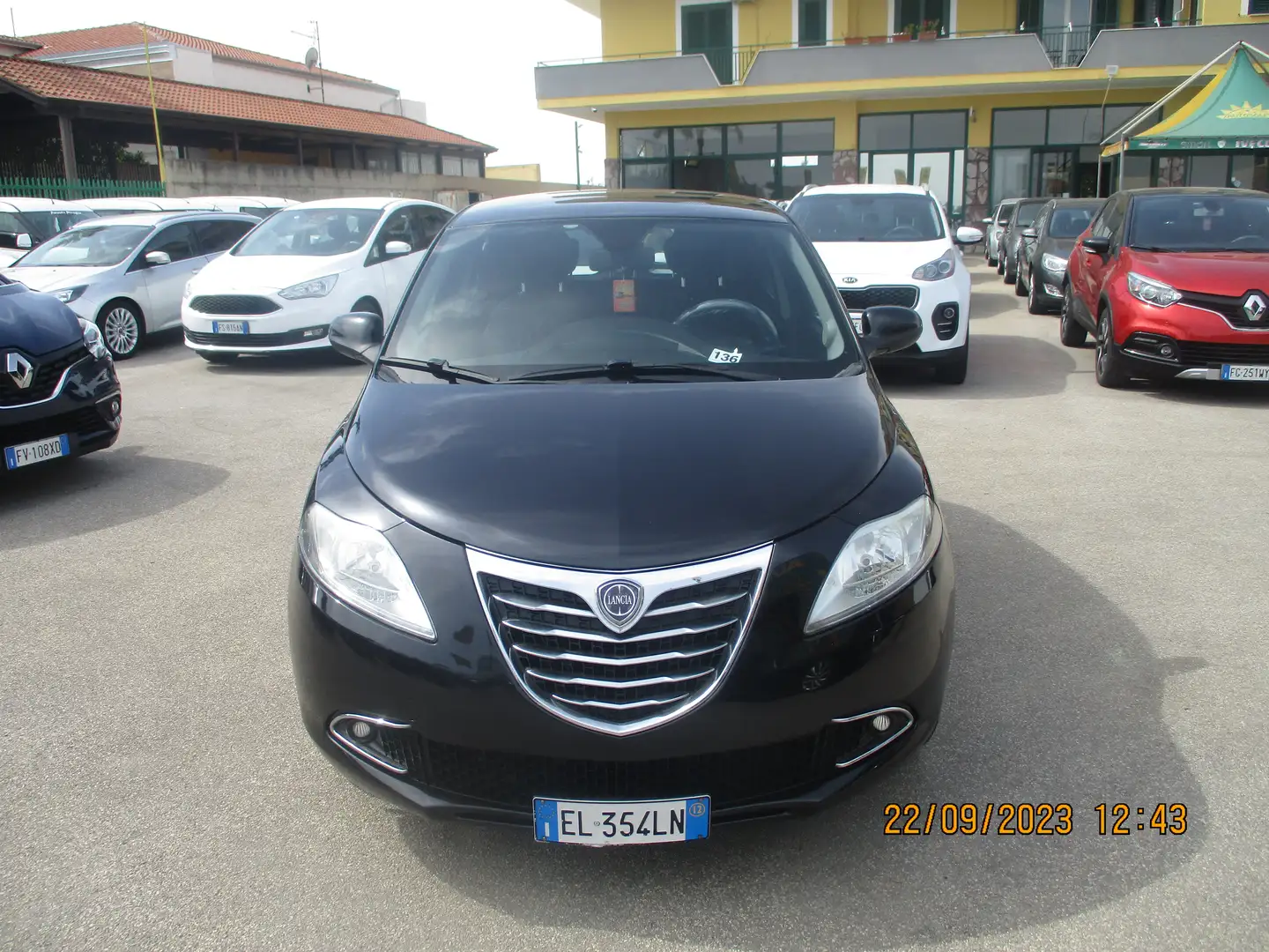 Lancia Ypsilon YPSILON 0.900 TWINAIR CAMBIO AUTOMATICO 89000 KM Schwarz - 2