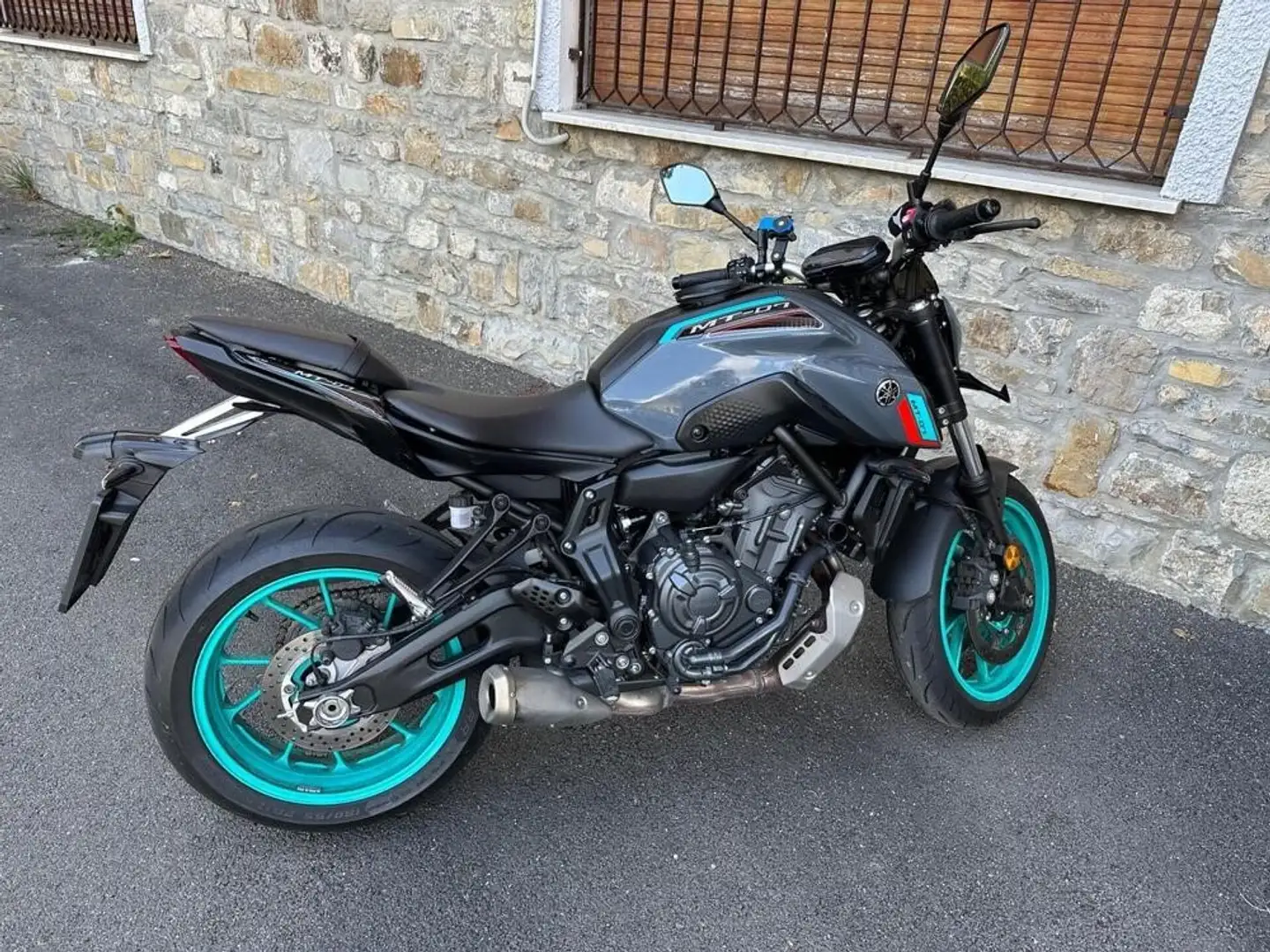 Yamaha MT-07 Gris - 1