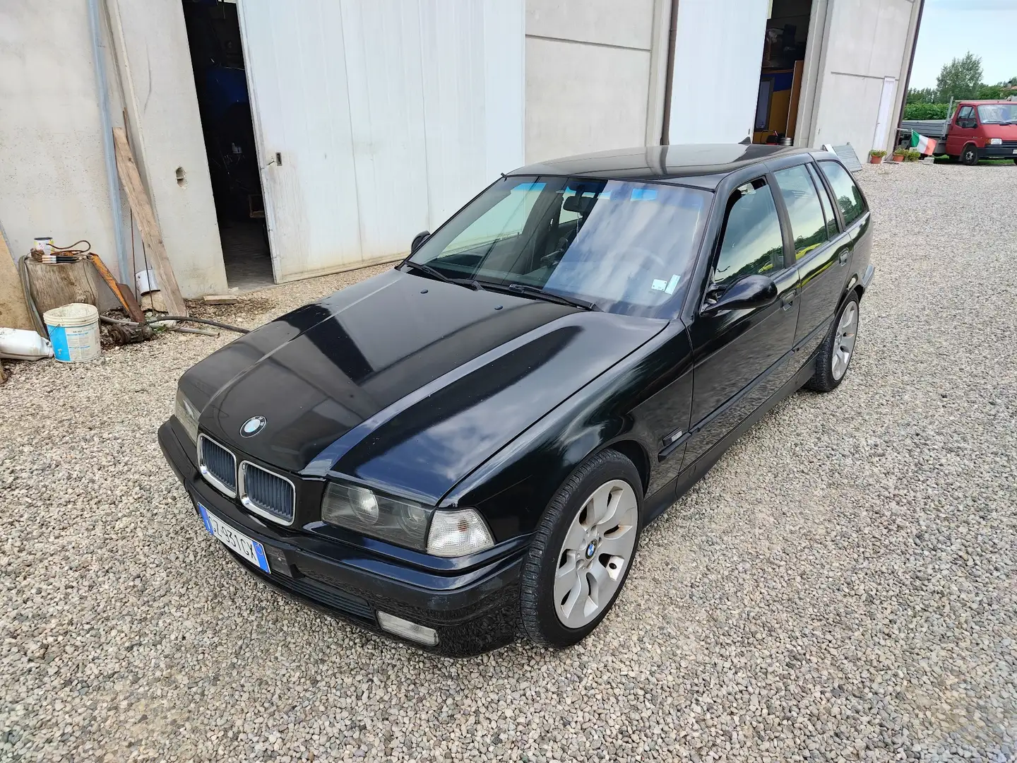 BMW 320 320i touring - 1