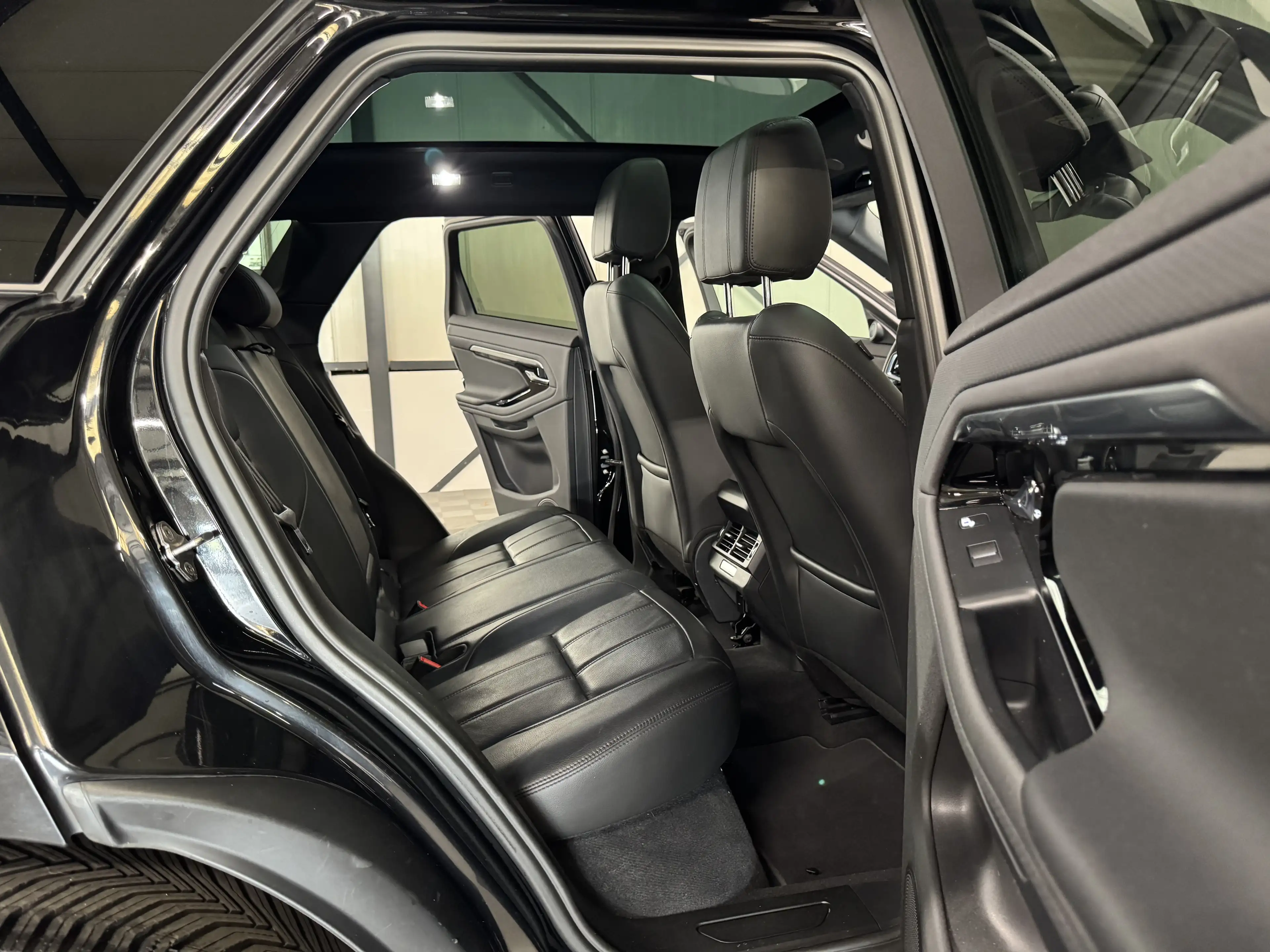 Land Rover Range Rover Evoque 1.5 P300e | AWD R-Dynamic S | Pano | Leer | Navi | — photo 4