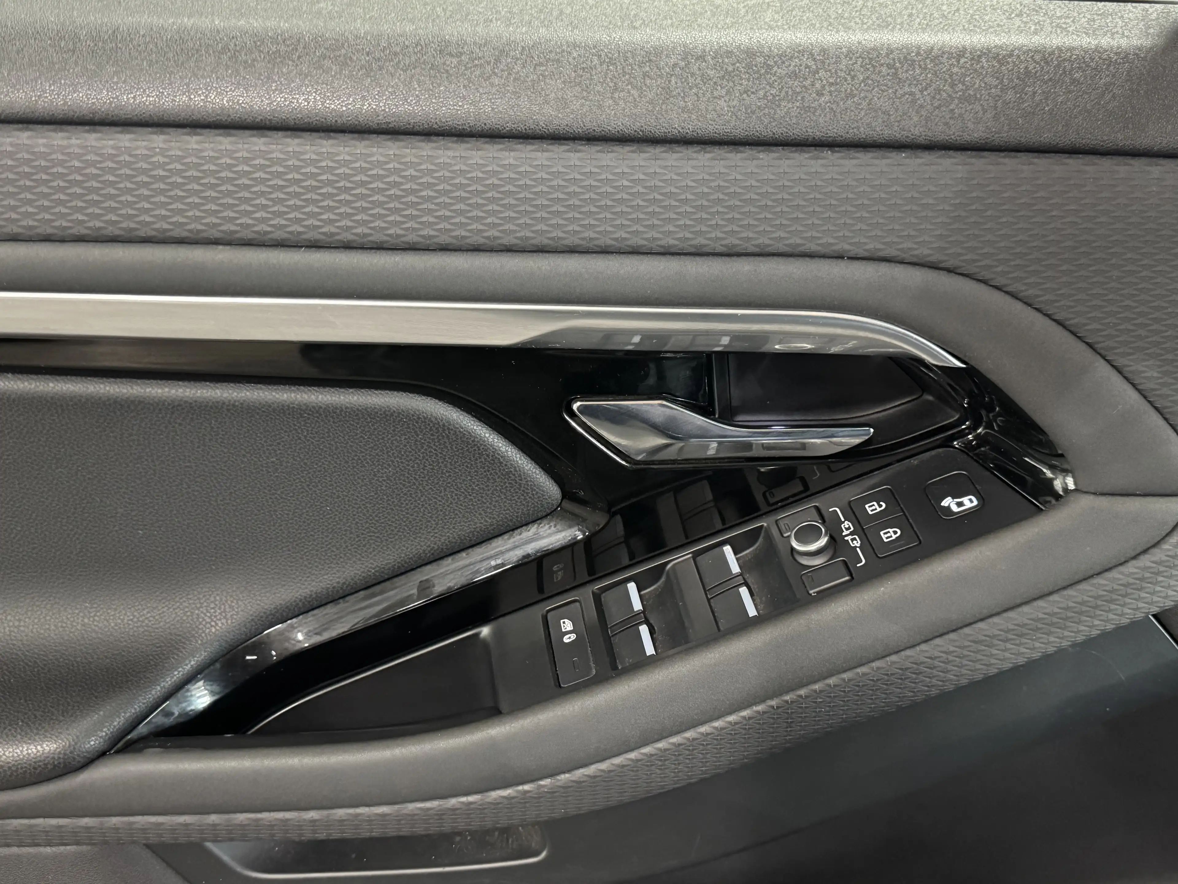 Land Rover Range Rover Evoque 1.5 P300e | AWD R-Dynamic S | Pano | Leer | Navi | — photo 28