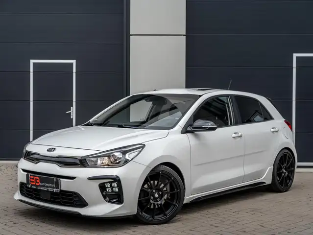 2018 Kia Rio in White for sale