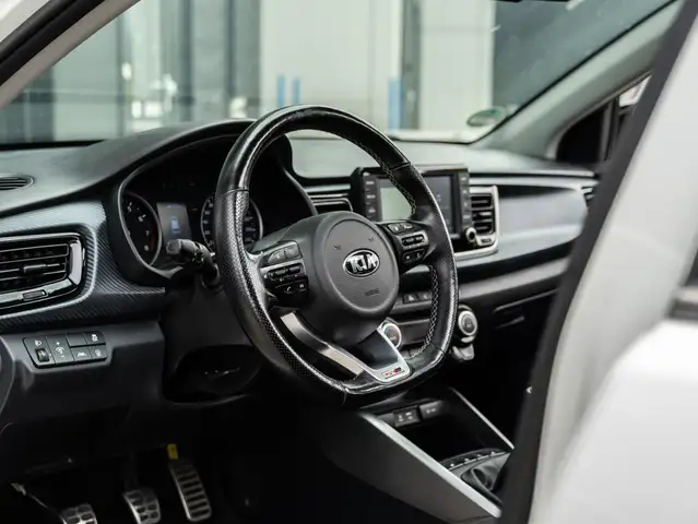 Kia Rio view 11