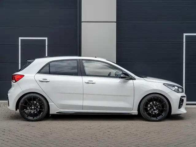 Kia Rio view 6
