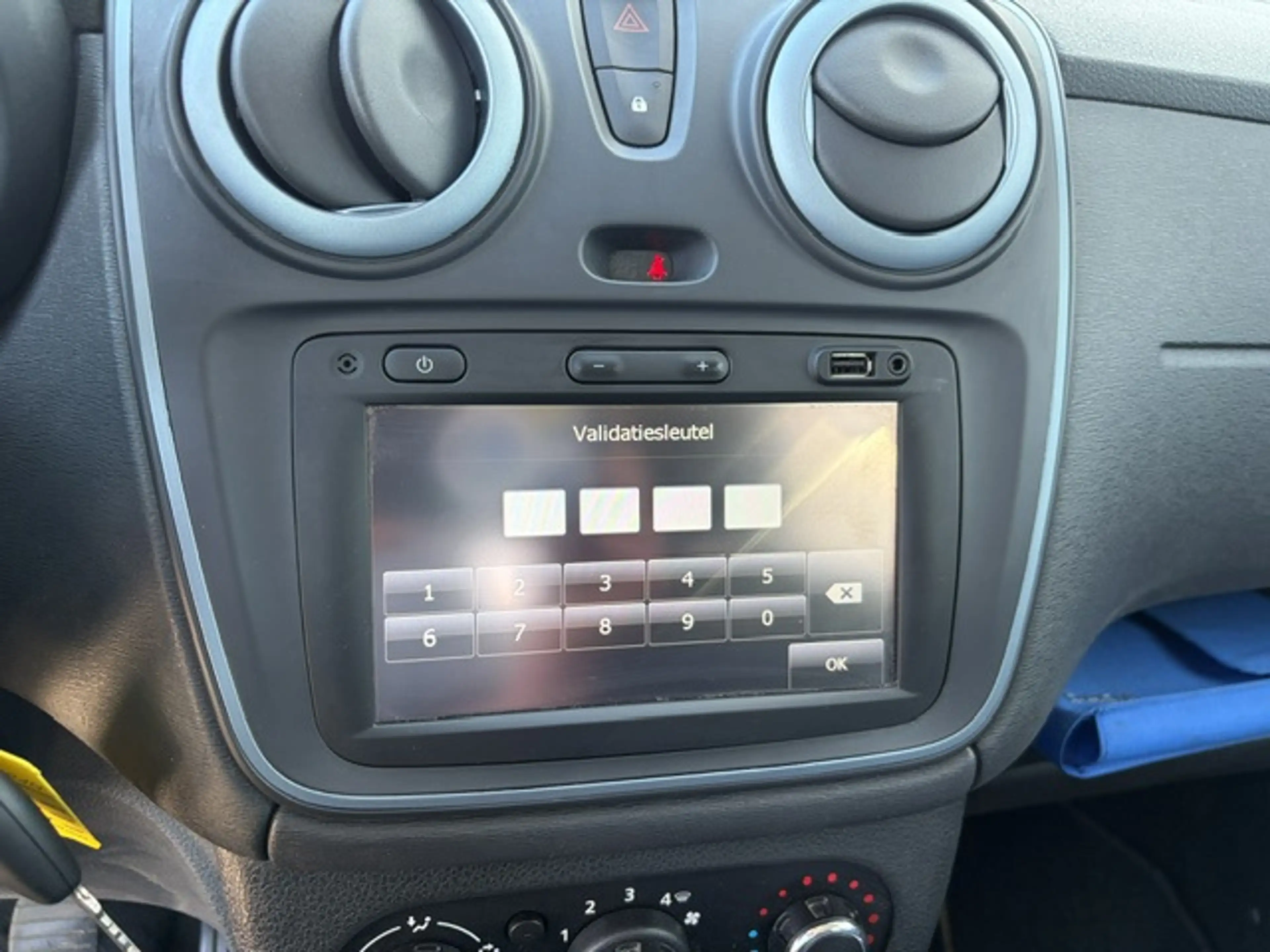 Dacia Lodgy 1.2 TCe Stepway 5p., '16, airco, cruise, navi ! — photo 3