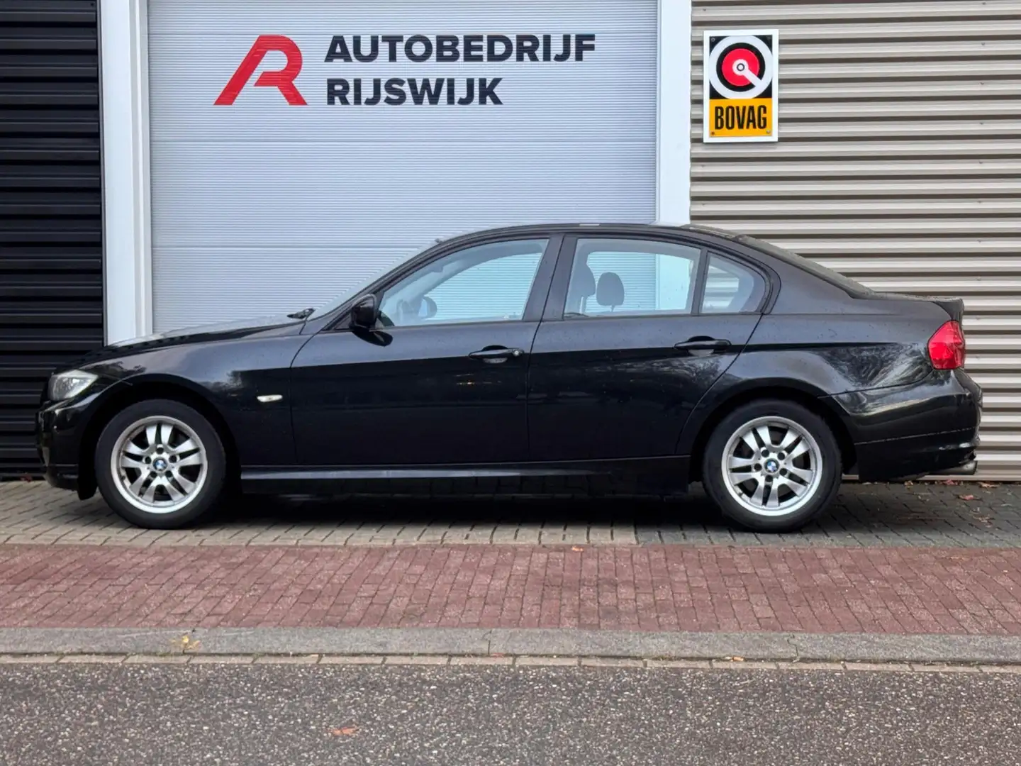 BMW 320 3-serie 320i Business Line Noir - 2