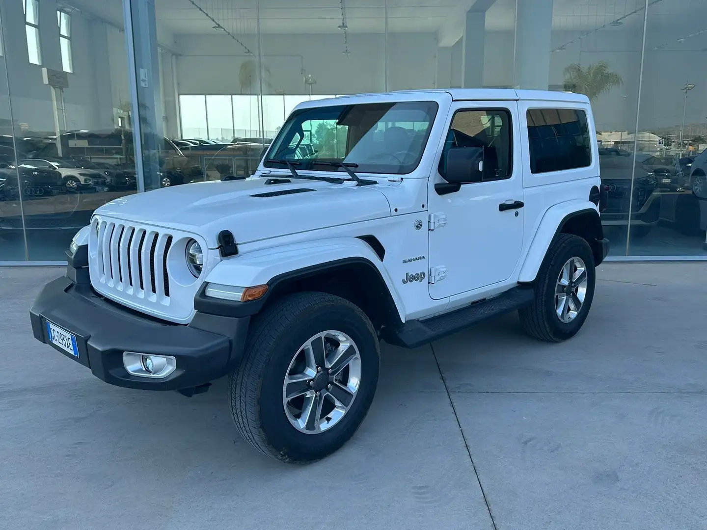 Jeep Wrangler IV 2.2 mjt II Sahara auto Biały - 1