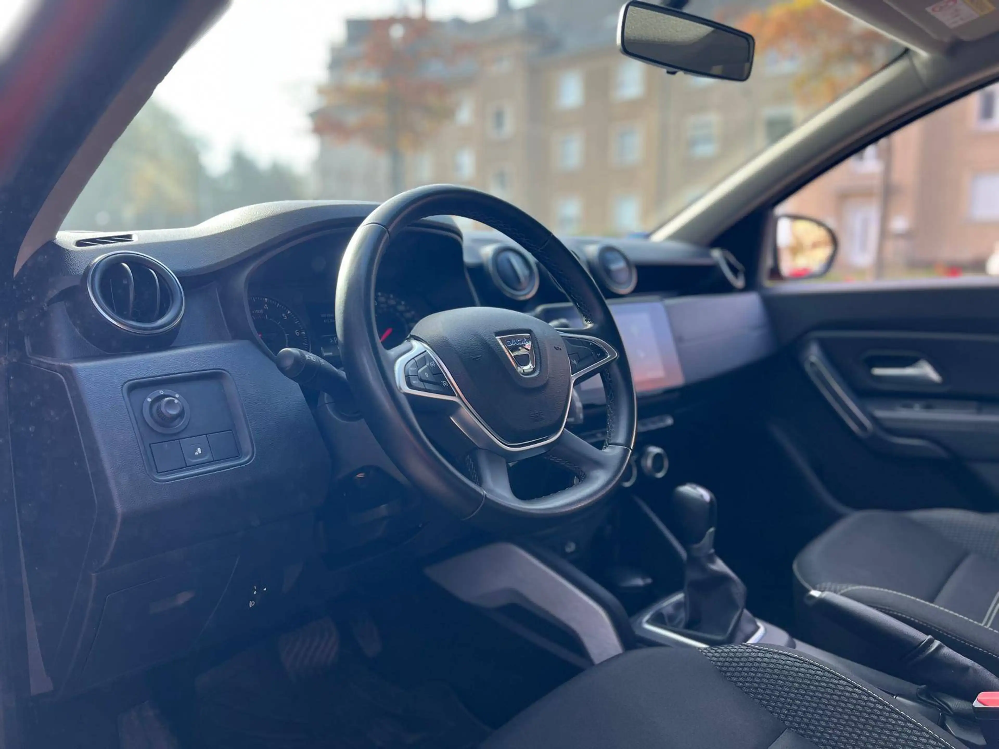 Dacia Duster AUTOMATIQUE / ESSENCE / — photo 14