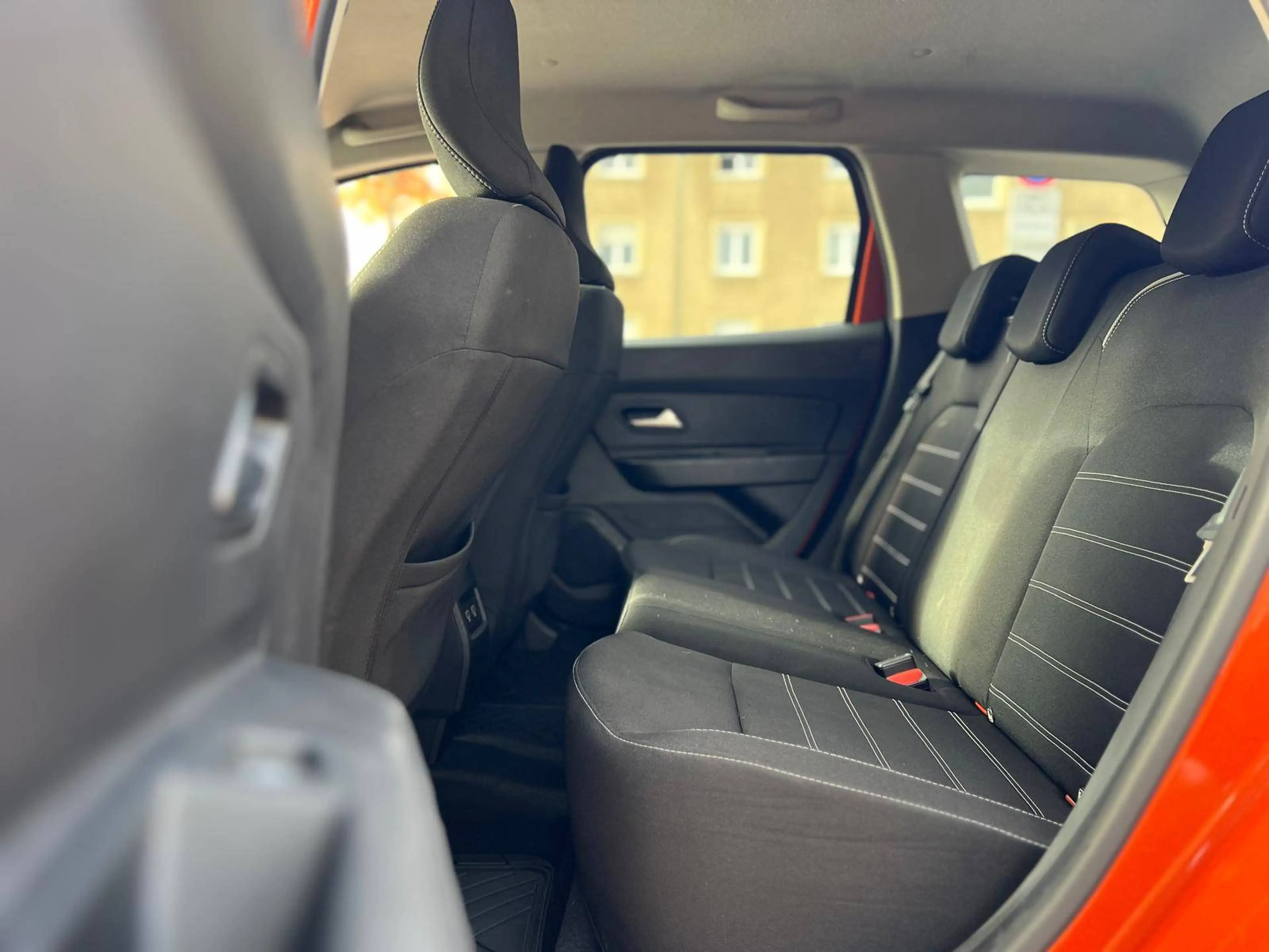 Dacia Duster AUTOMATIQUE / ESSENCE / — photo 11